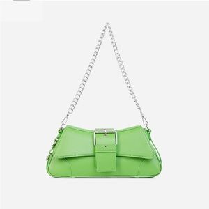 Trendy Green shoulder bag with chain strap